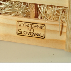 Med + medovina v drevenom košíku